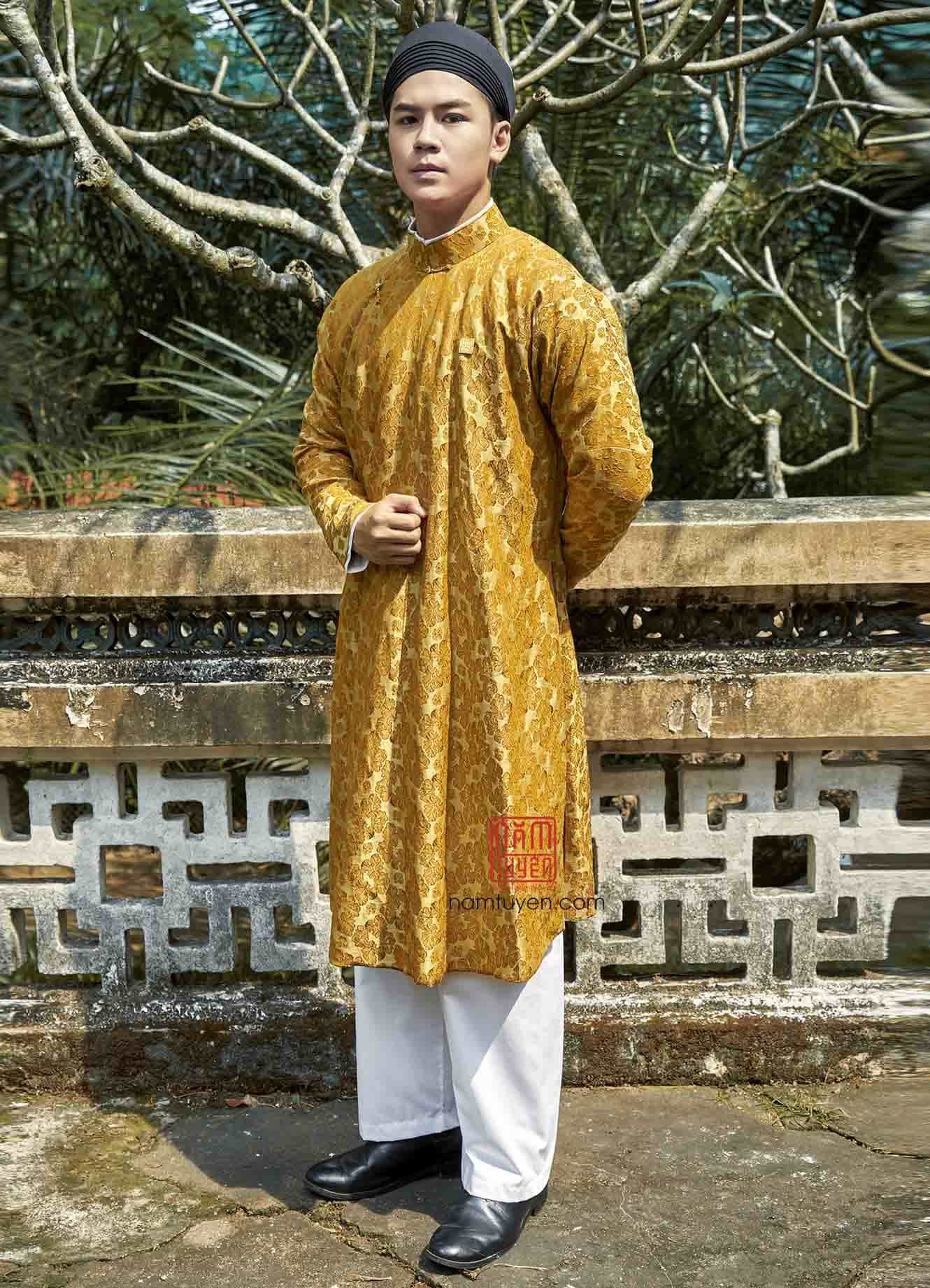 Áo Dài Nam Ngũ Thân Gấm Vàng Đồng Dệt Hoa Văn