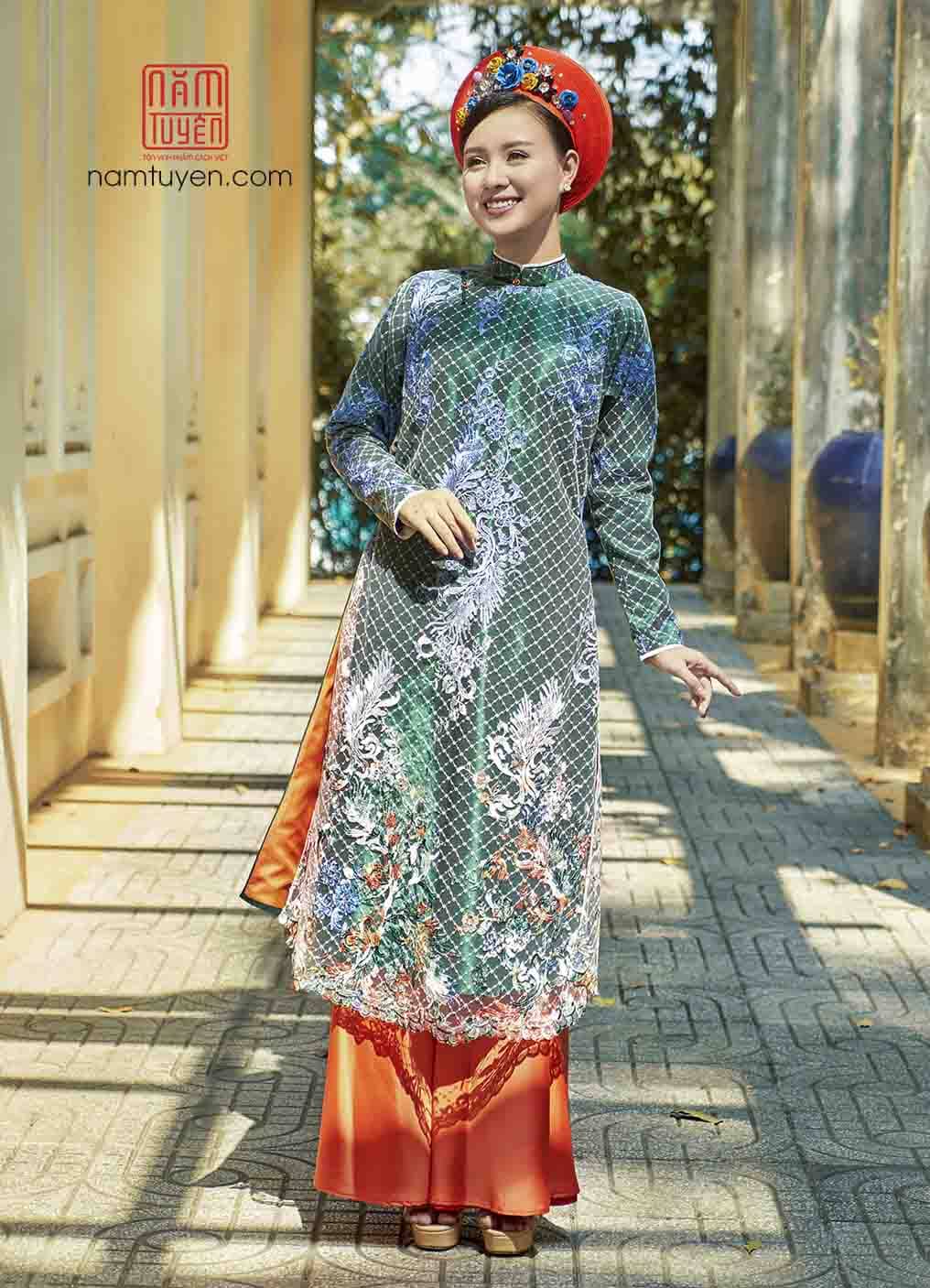 Áo Dài Thiết Kế Phủ Ren & Thêu Hoa Đương Đại – Dành Cho Nàng Có Gu