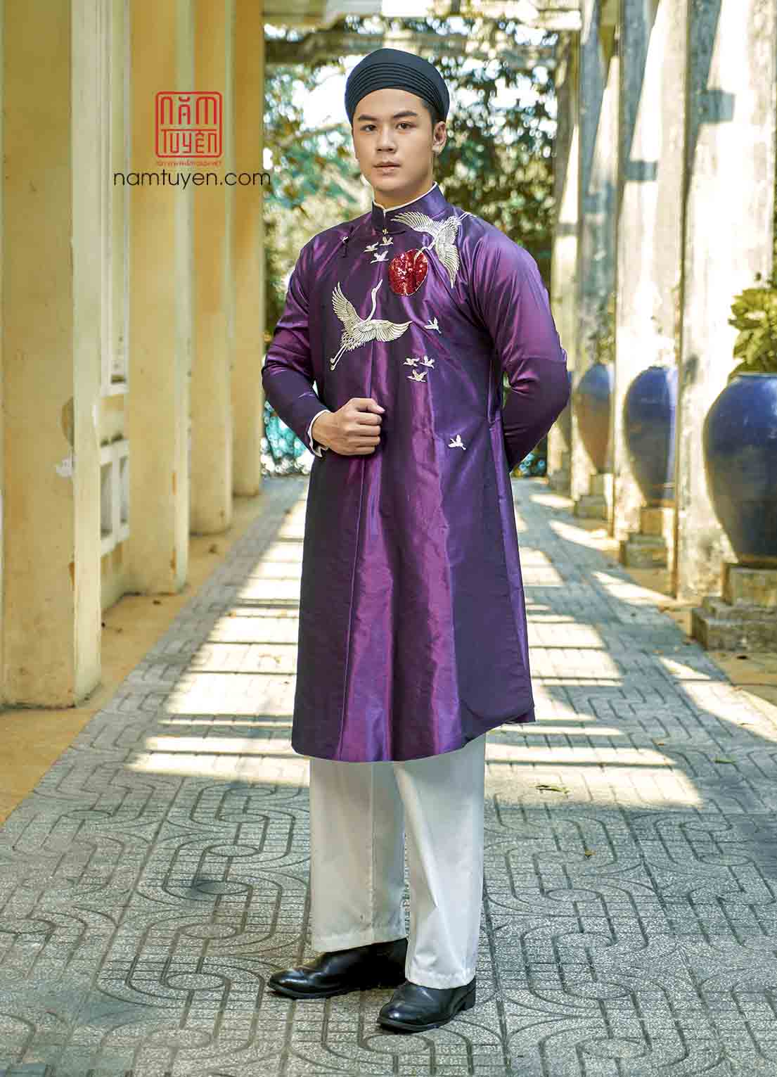 Áo dài nam truyền thống ngũ thân nam màu tím thêu họa tiết chim hạc