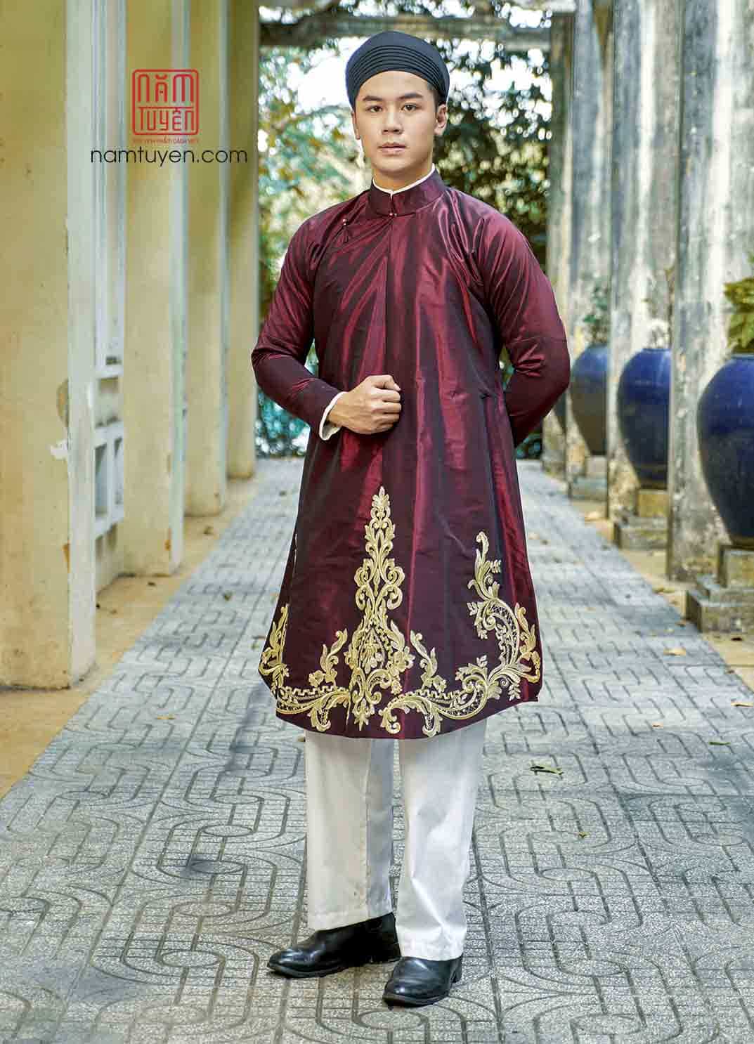 Áo dài cưới nam hoa văn thêu