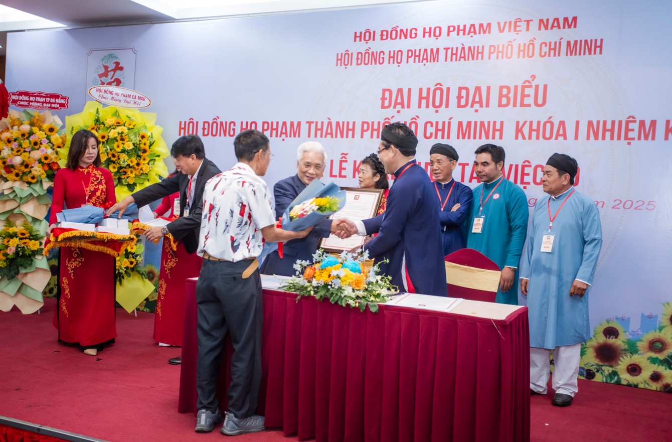 Dòng họ tiên phong sử dụng áo dài Ngũ thân trong sự kiện trọng đại của gia tộc