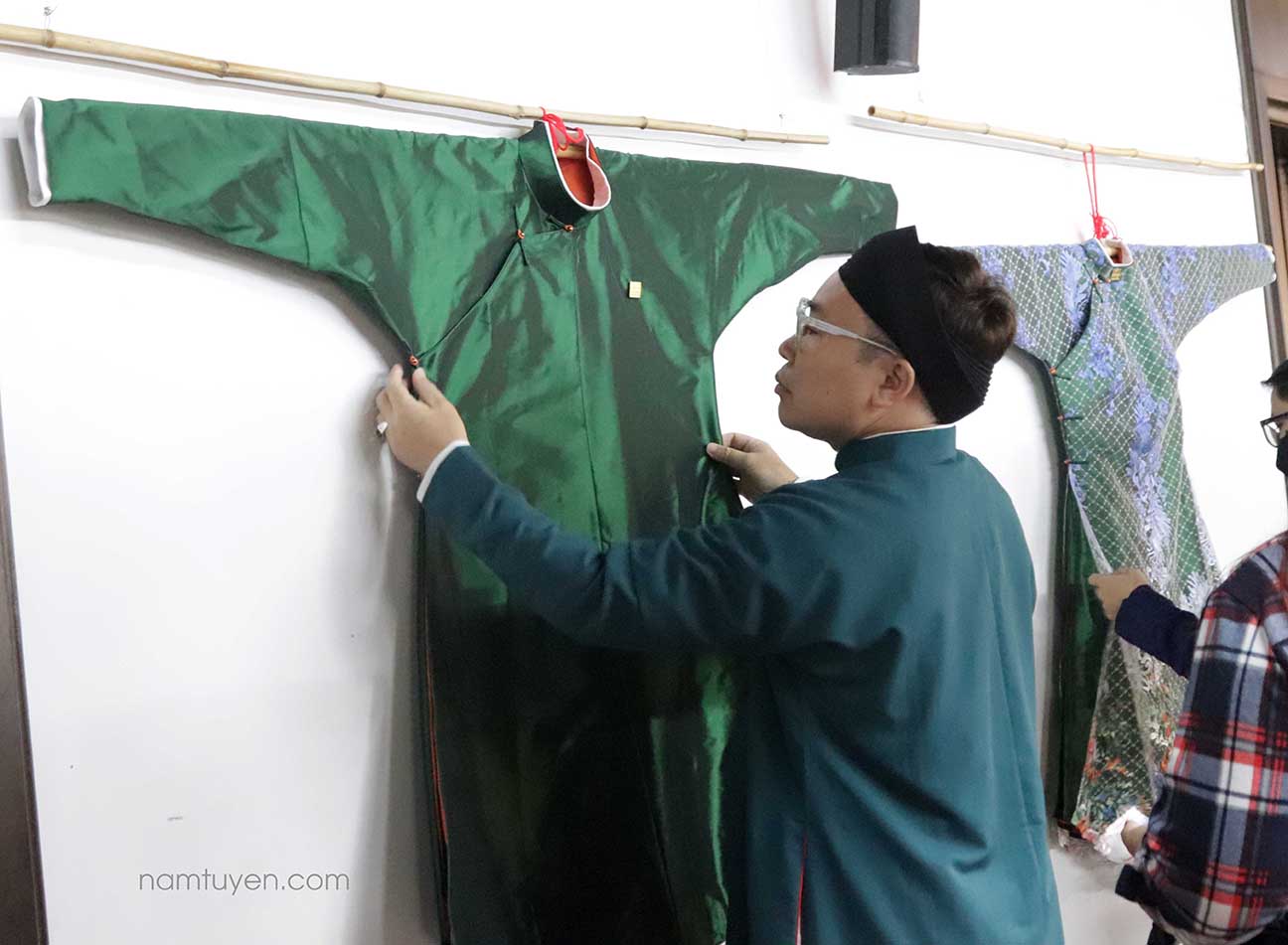 Nghệ nhân Phạm Văn Tuyền tham gia Hội thảo – Bàn về giải pháp bảo tồn và phát triển Di sản Áo dài truyền thống 2020 tại Hà Nội