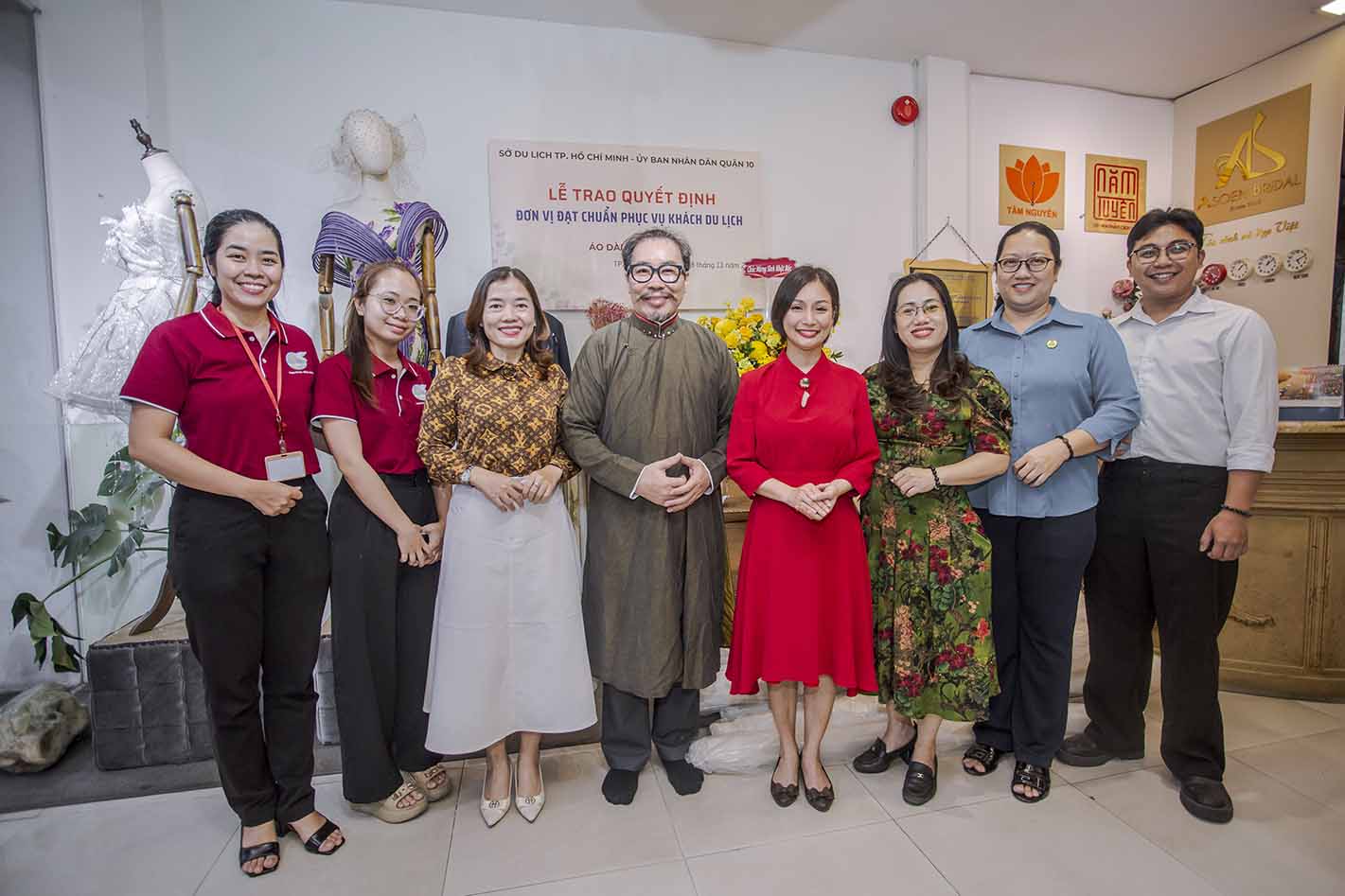  Phường Hòa Hưng chúc mừng Nghệ nhân Năm Tuyền nhân ngày Doanh nhân Việt Nam 