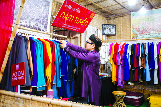 Nghệ nhân áo dài Năm Tuyền: Vương vấn tà áo xưa - Bài đăng trên Báo Phụ Nữ online