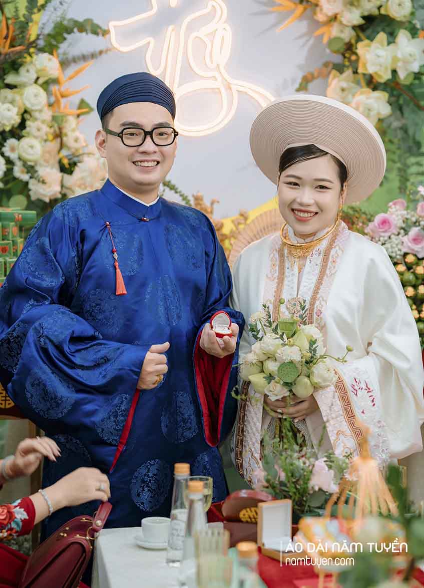 Cặp trang phục cưới: Nhật Bình kem thêu & Áo Tấc xanh dương