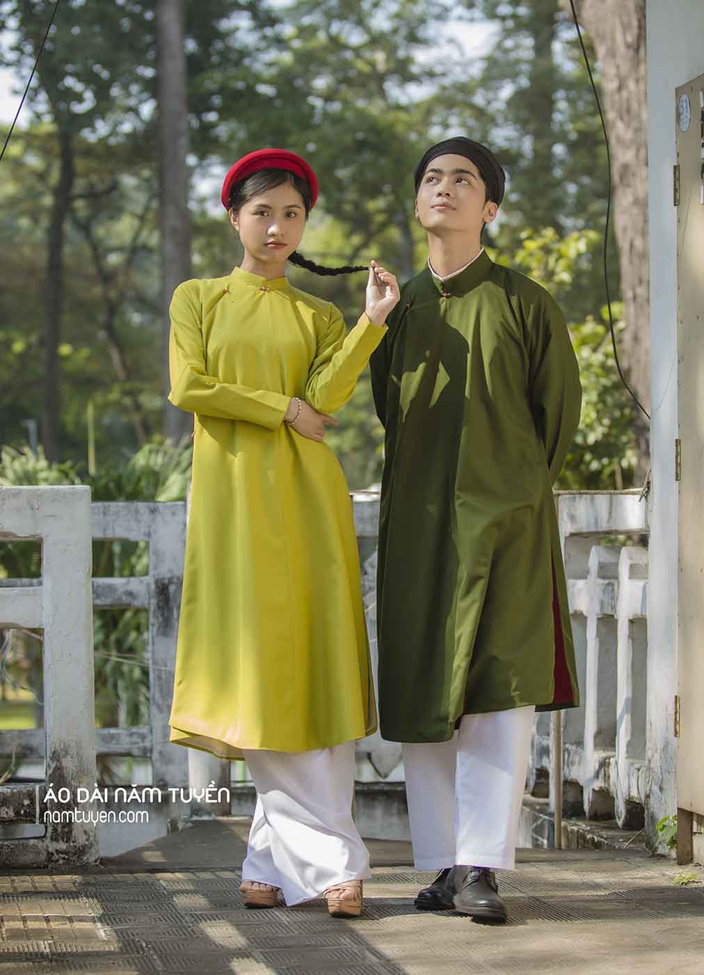 Áo dài Việt phục chụp ảnh kỷ yếu 