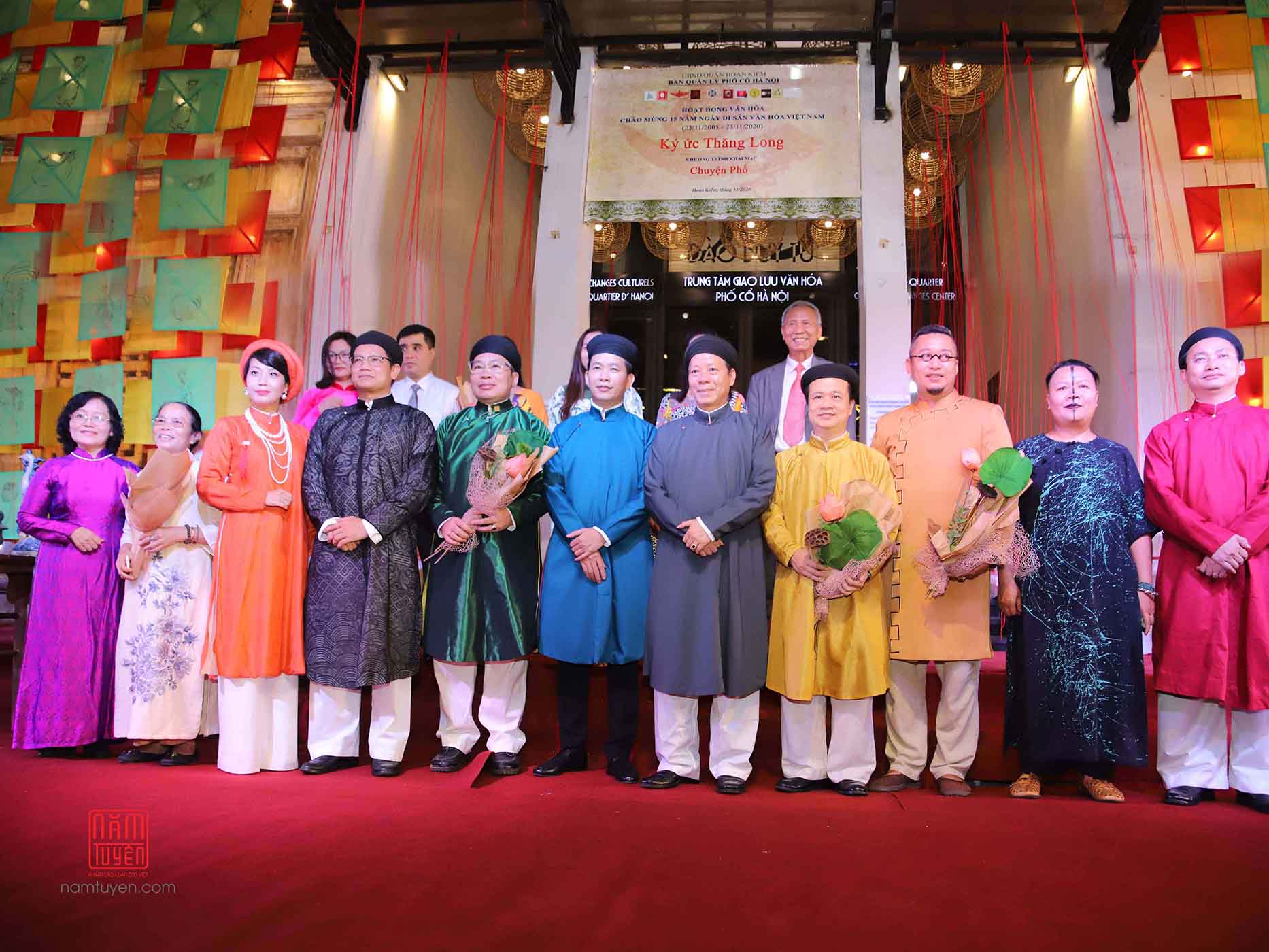 Ông đã đồng hành với sở VH & TT Thừa Thiên Huế trong dự án Huế kinh đô áo dài; Sở du lịch TP.HCM với nhiều chương trình về áo dài tại TP.HCM và nước ngoài.