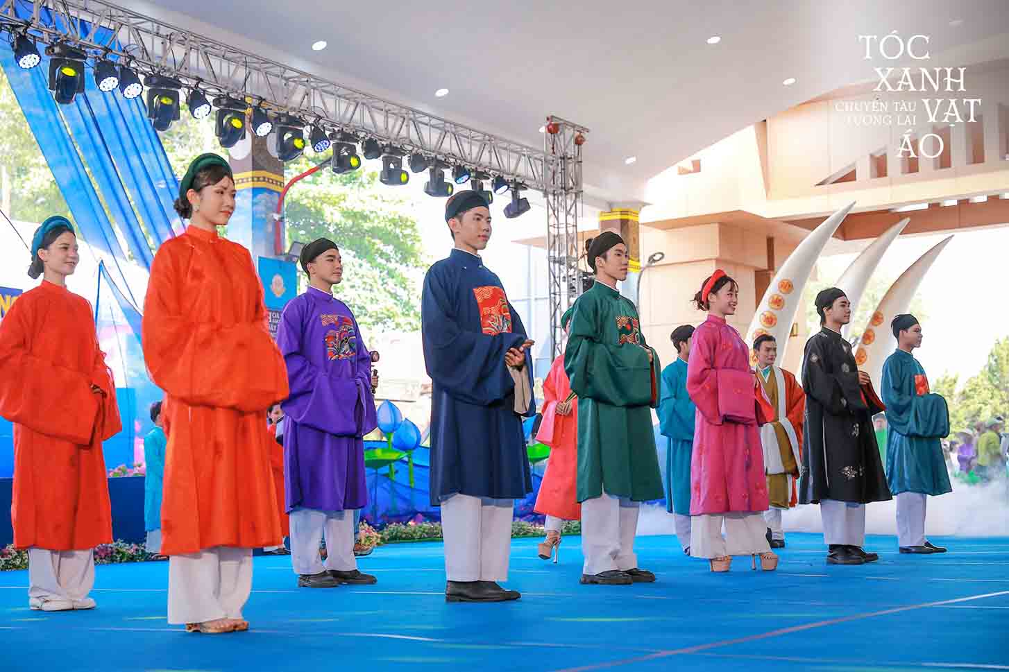 Ao-dai-Nam-Tuyen-trong-Le-hoi-Gio-To-Hung-Vuong-2025-1
