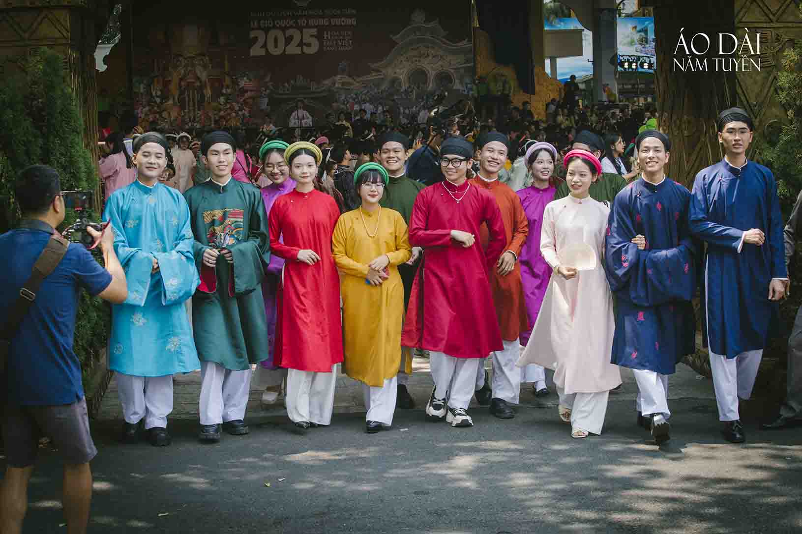 Ao-dai-Nam-Tuyen-trong-Le-hoi-Gio-To-Hung-Vuong-2025-4