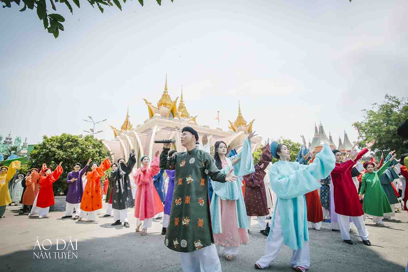 Ao-dai-Nam-Tuyen-trong-Le-hoi-Gio-To-Hung-Vuong-2025-9