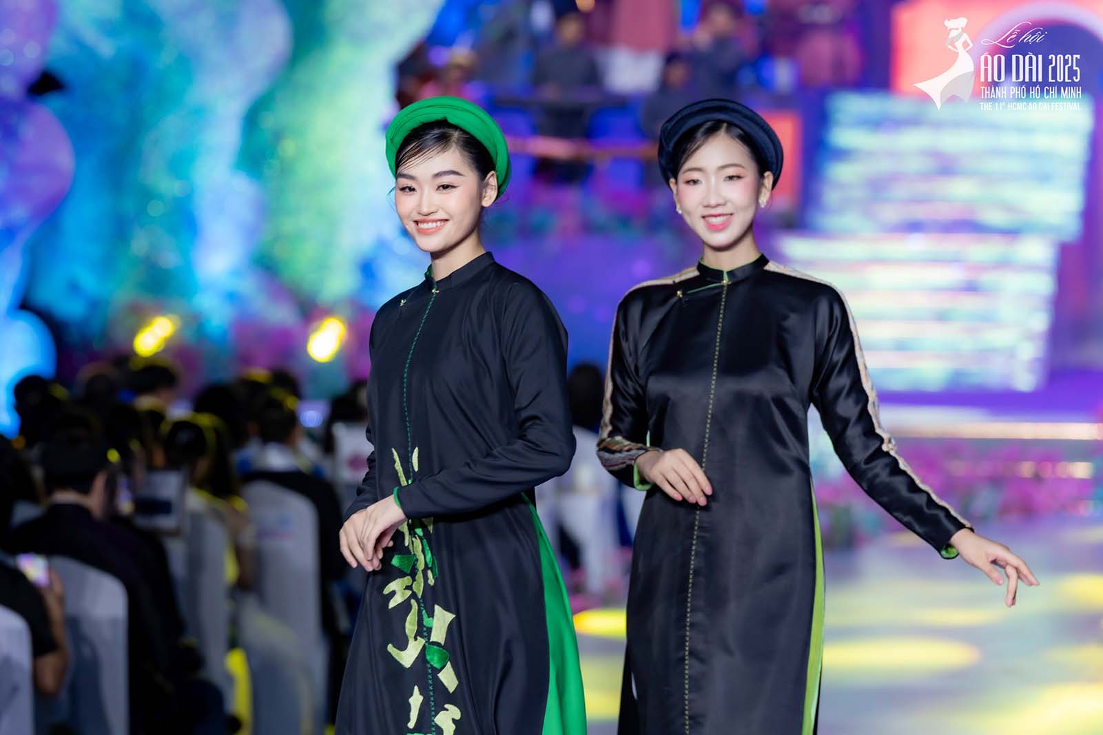 Ao-dai-Nam-Tuyen-trong-dem-khai-mac-Le-hoi-Ao-dai-TP.HCM-2025-voi-BST-Thanh-pho-Mau-Di-san-2