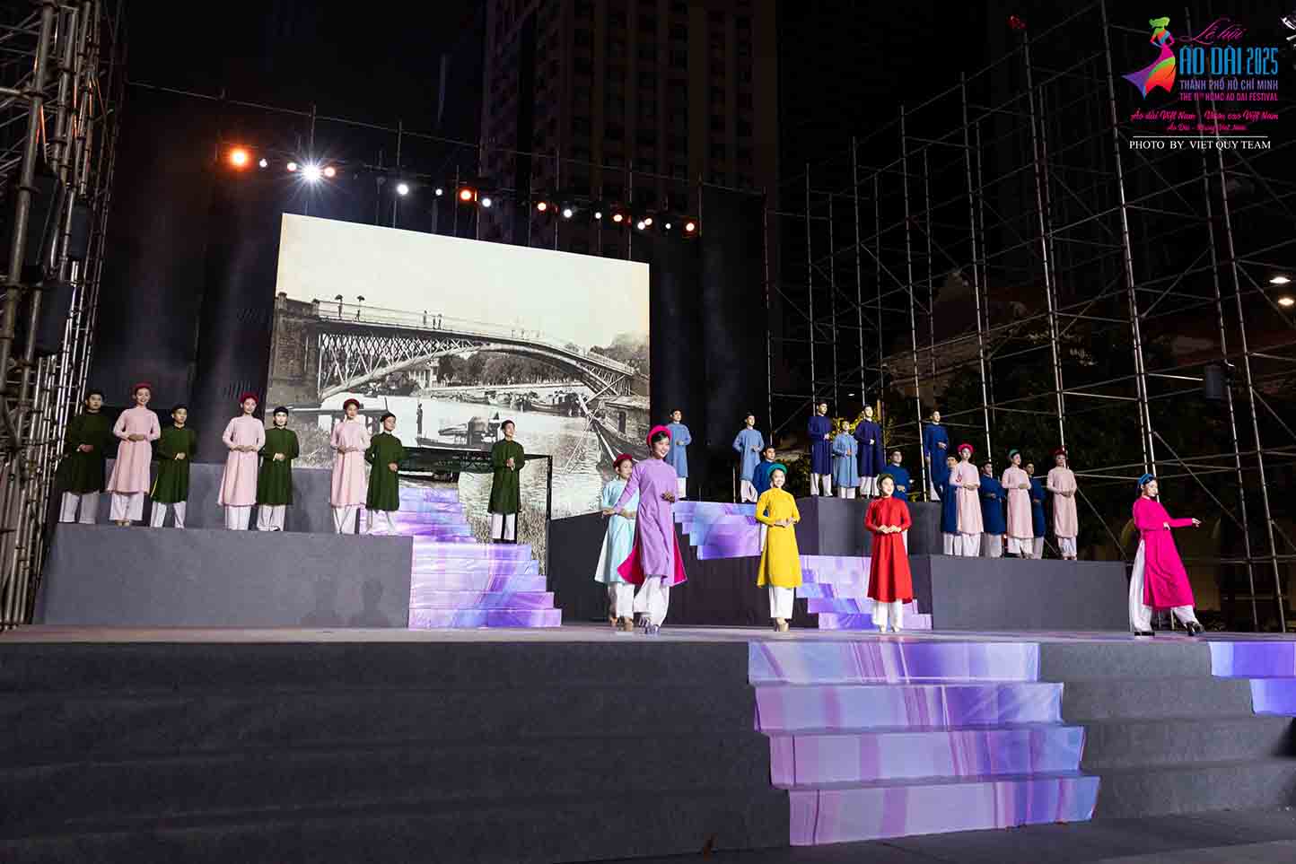 Chi-hoi-Di-san-Van-hoa-Ao-dai-TP.HCM-voi-phan-trinh-dien-gay-an-tuong-tai-Cuoc-thi-Duyen-dang-Ao-dai-TP.HCM-2025-1