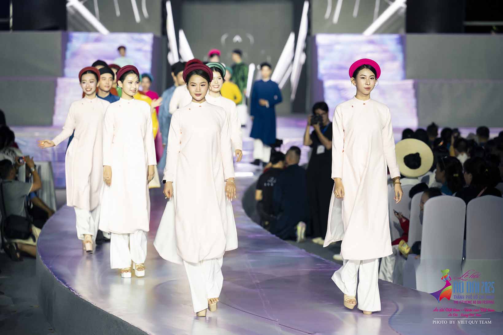 Chi-hoi-Di-san-Van-hoa-Ao-dai-TP.HCM-voi-phan-trinh-dien-gay-an-tuong-tai-Cuoc-thi-Duyen-dang-Ao-dai-TP.HCM-2025-8