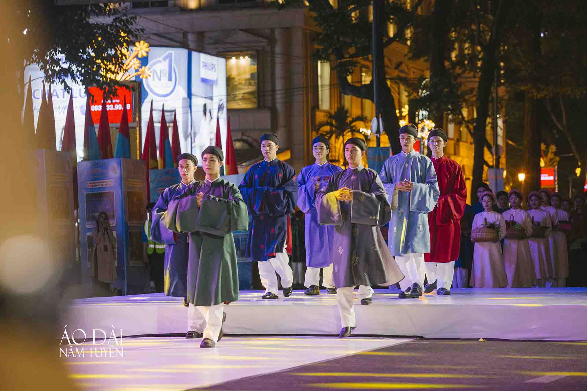 ao-dai-nam-tuyen-dong-hanh-cung-le-hoi-thanh-nien-toc-xanh-vat-ao-2025-4 (1)