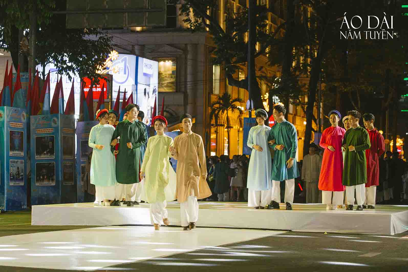 ao-dai-nam-tuyen-dong-hanh-cung-le-hoi-thanh-nien-toc-xanh-vat-ao-2025-8
