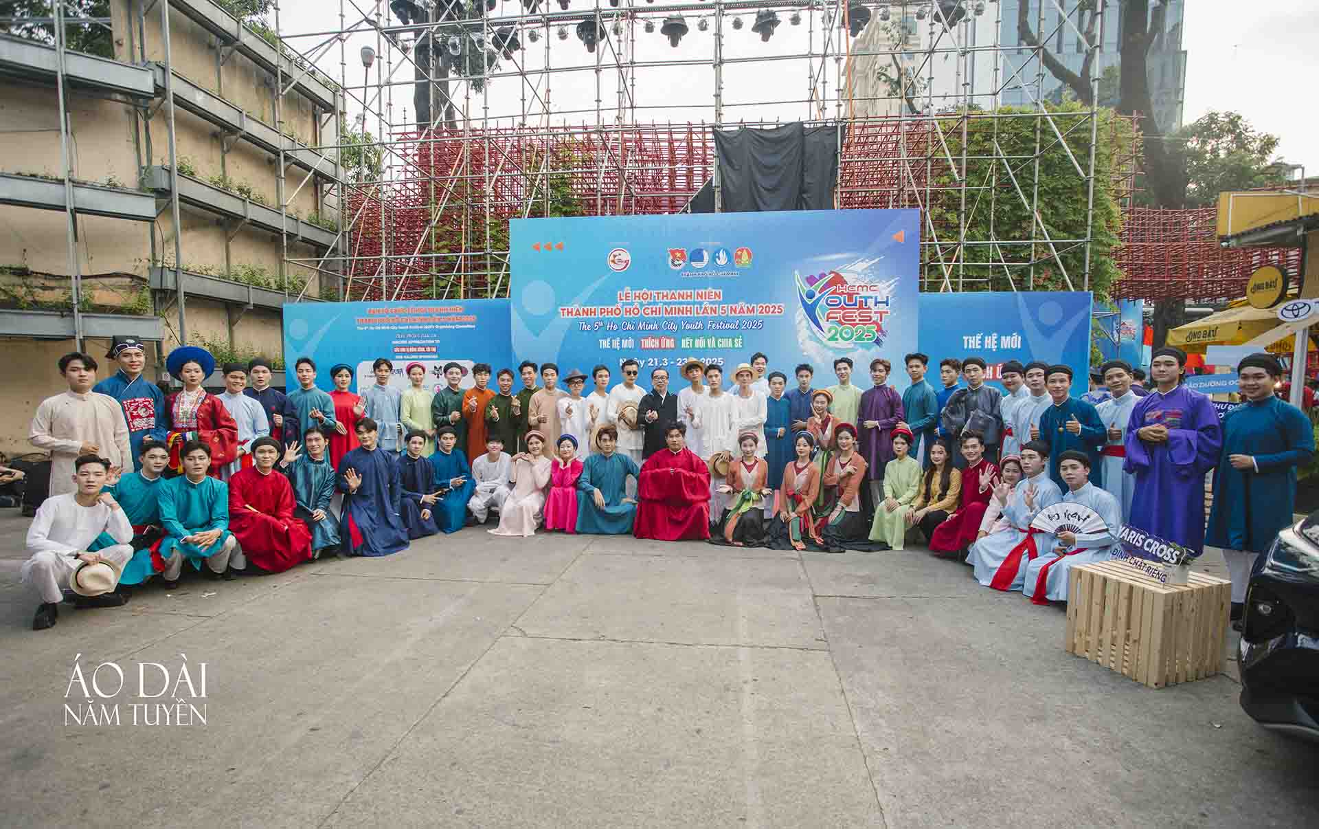ao-dai-nam-tuyen-dong-hanh-cung-le-hoi-thanh-nien-toc-xanh-vat-ao-2025-9
