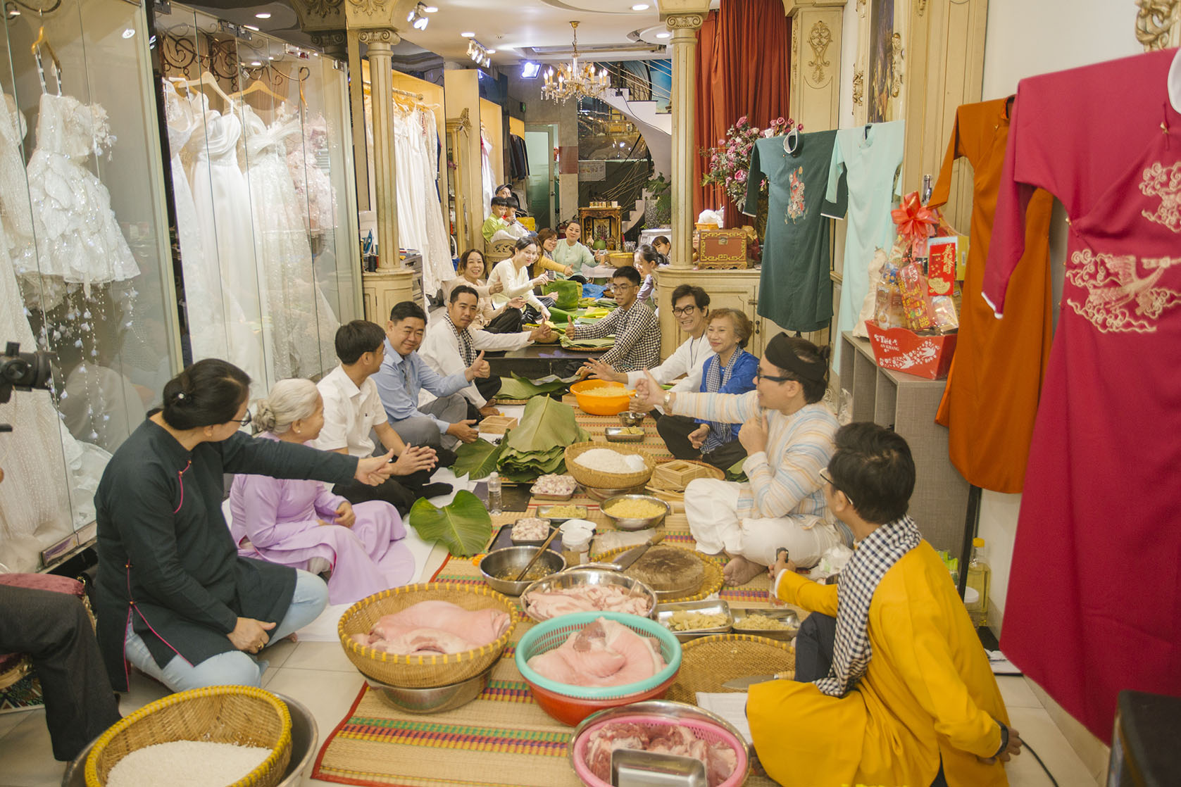 ao-dai-nam-tuyen-goi-banh-chung-tat-at-ty-2025