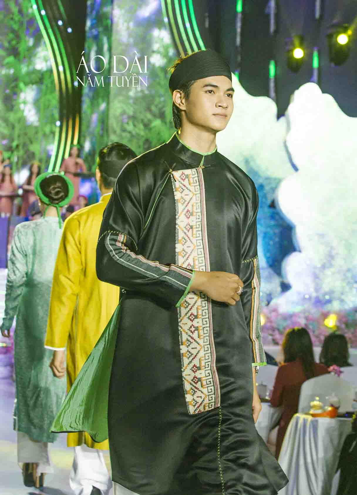 ao-dai-nam-tuyen-tphcm-ao-dai-ngu-than-truyen-thong-5