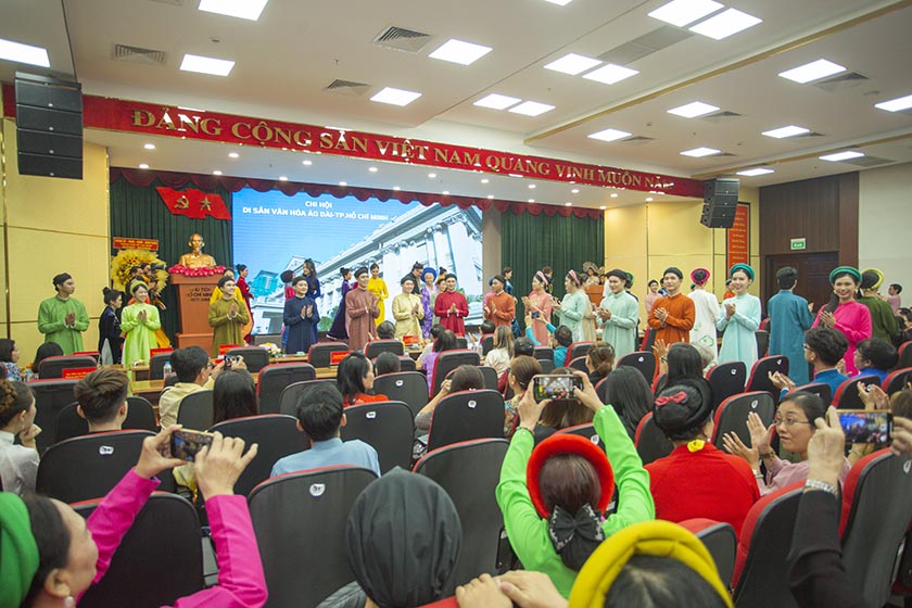 Chi hội mới được thành lập với sứ mệnh: Đồng hành cùng Hội Di sản Văn hóa TP.HCM “Nghiên cứu phát huy giá trị Di sản Văn hóa Áo dài” lần đầu tiên ra mắt quy tụ được nhóm các nhà thiết kế trẻ và nhóm nghệ nhân áo dài tại thành phố cùng với hơn 50 hội viên chi hội.